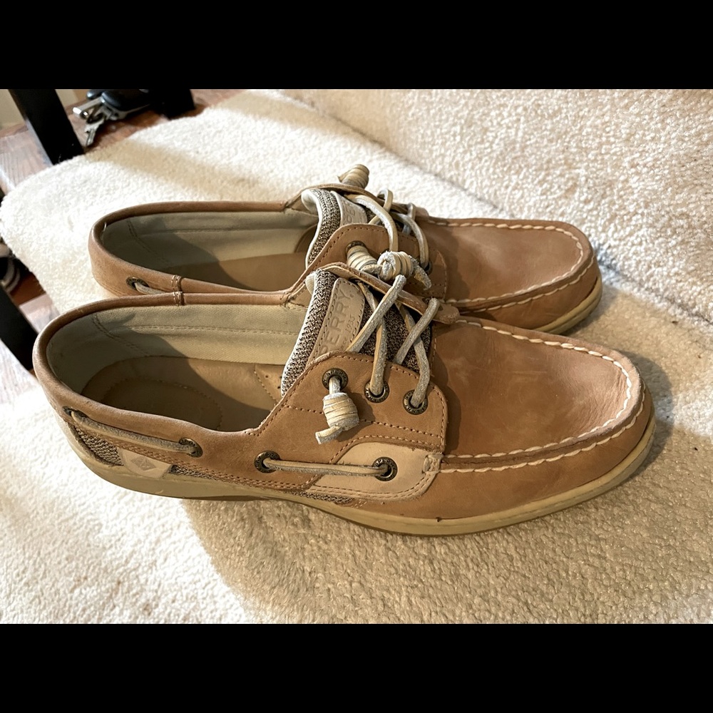 Ladies Sperry Topsiders Gently Worn, tan with contrasting details